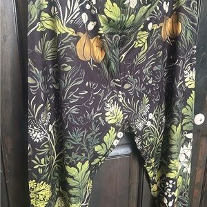 Floral Patterned Leggings - Green and Black
